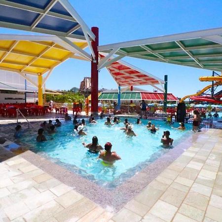 Lacqua diroma Caldas Novas - Piscinas 24 horas - Apartamentos com Roupa de Cama e banho - Caldas Tur Exterior foto