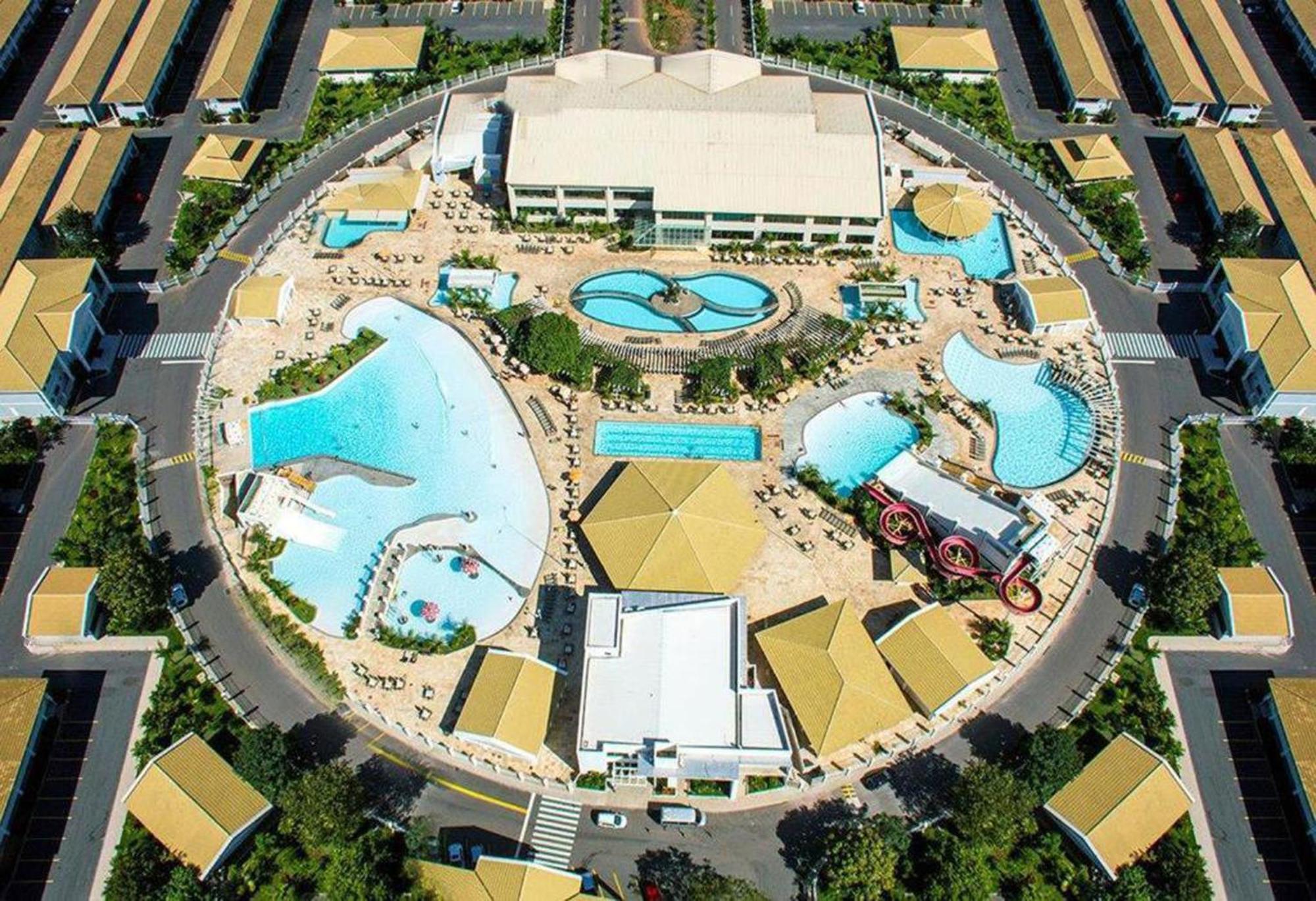 Lacqua diroma Caldas Novas - Piscinas 24 horas - Apartamentos com Roupa de Cama e banho - Caldas Tur Exterior foto