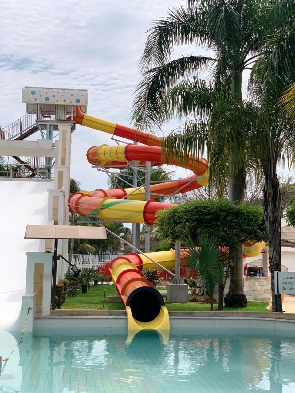 Lacqua diroma Caldas Novas - Piscinas 24 horas - Apartamentos com Roupa de Cama e banho - Caldas Tur Exterior foto
