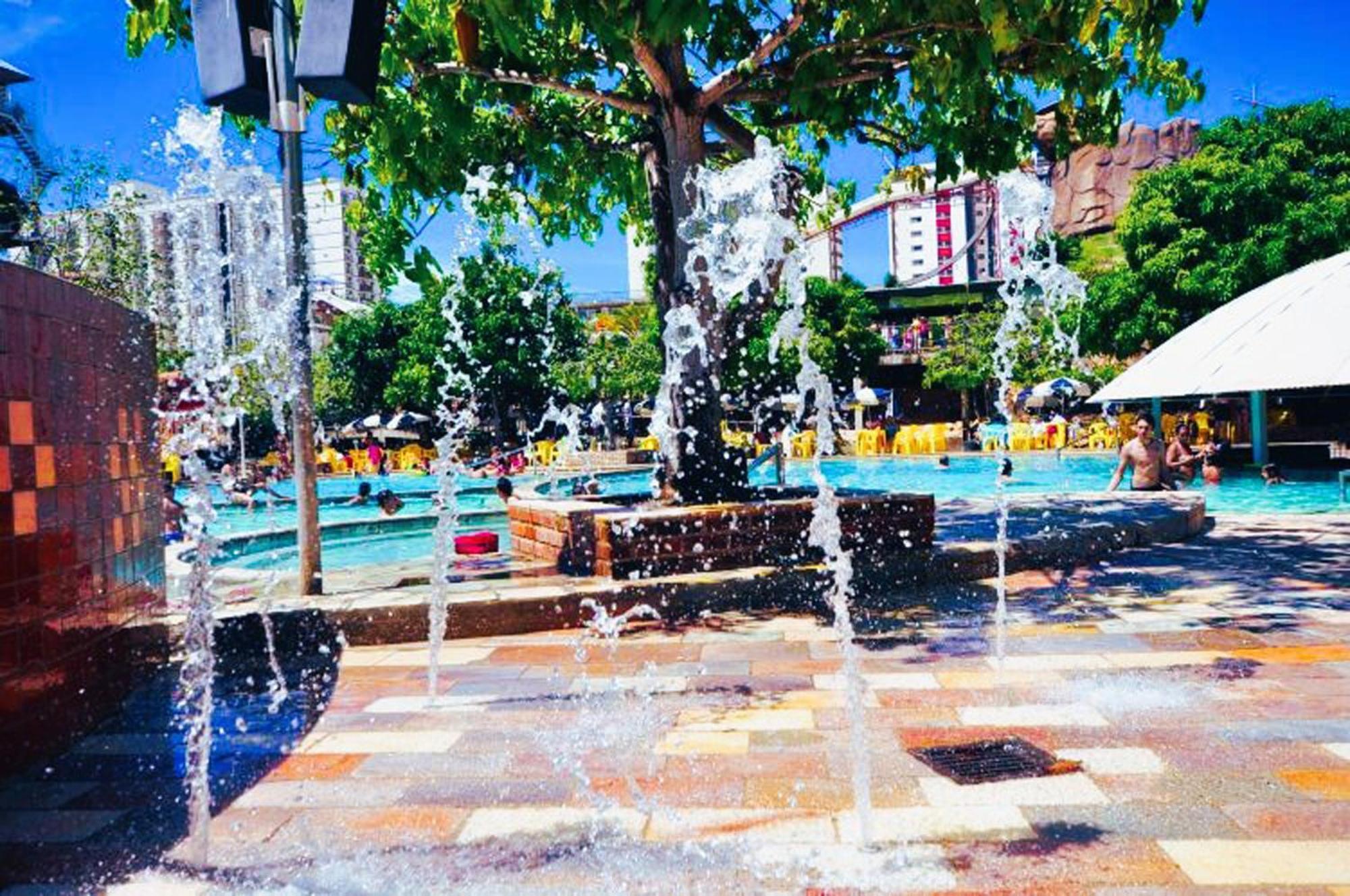 Lacqua diroma Caldas Novas - Piscinas 24 horas - Apartamentos com Roupa de Cama e banho - Caldas Tur Exterior foto