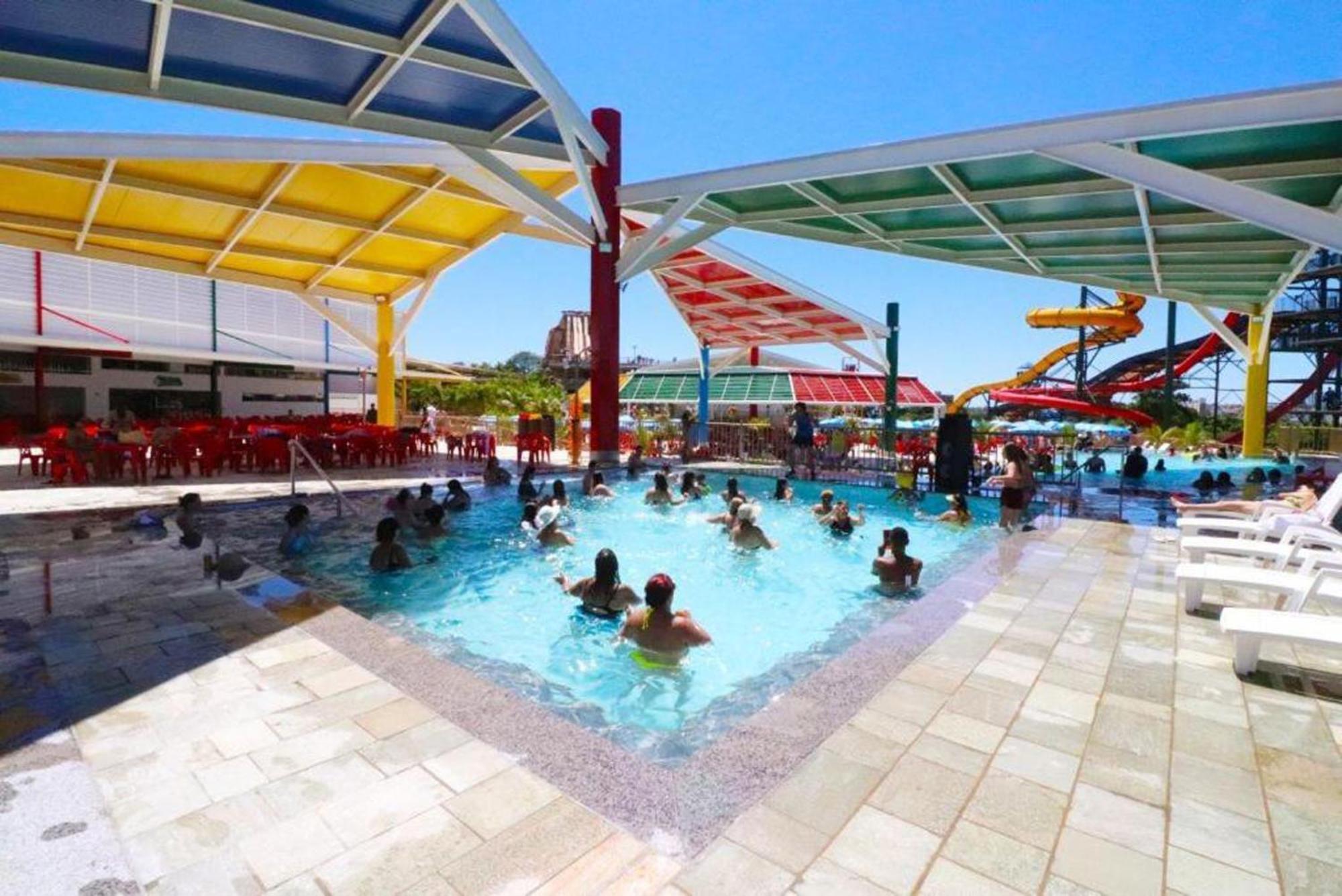 Lacqua diroma Caldas Novas - Piscinas 24 horas - Apartamentos com Roupa de Cama e banho - Caldas Tur Exterior foto