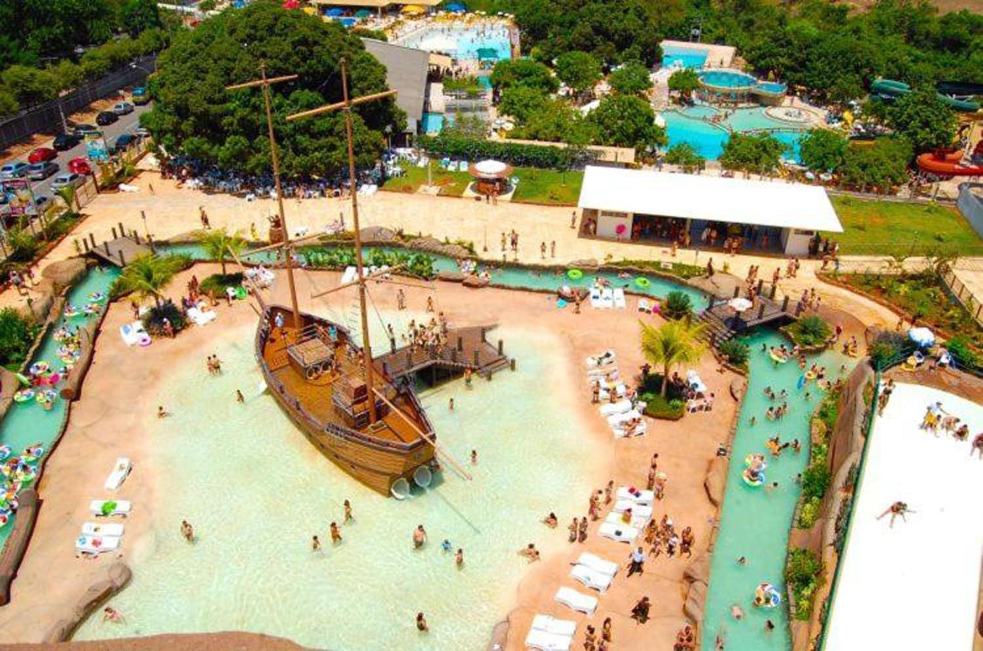 Lacqua diroma Caldas Novas - Piscinas 24 horas - Apartamentos com Roupa de Cama e banho - Caldas Tur Exterior foto